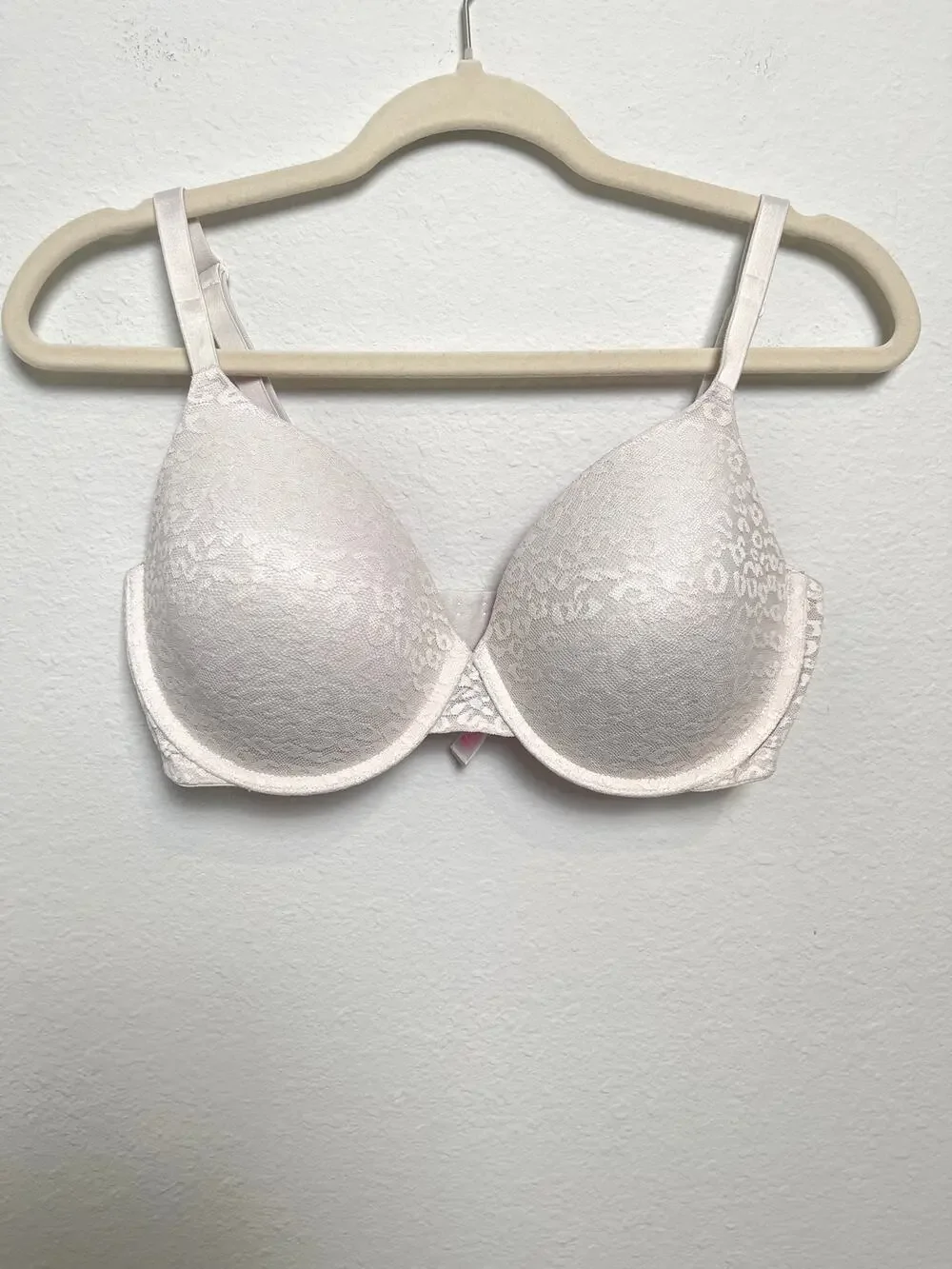 PINK Victoria’s Secret 36DD Bra White Lace Leopard Hot Print  Pink Lining